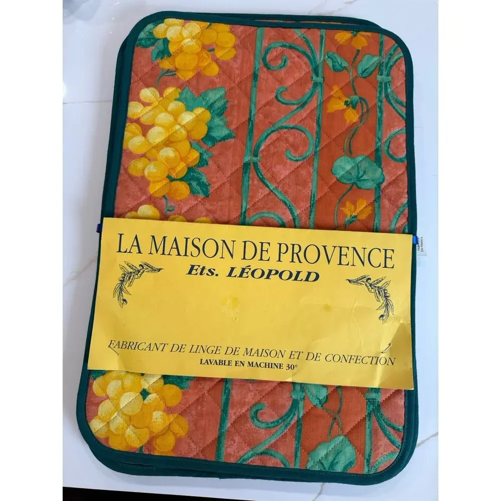 Vintage La Maison de Provence French Tablecloth Round & 6 Quilted Placemats